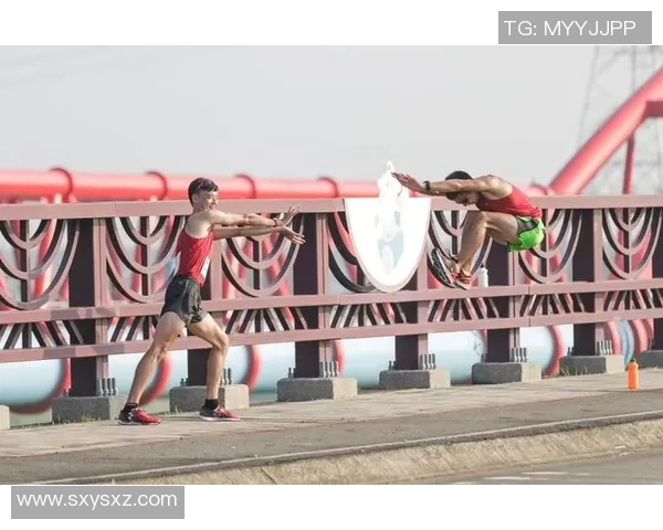 羽毛球场上的追梦旅程：黄丽的坚持与成长故事